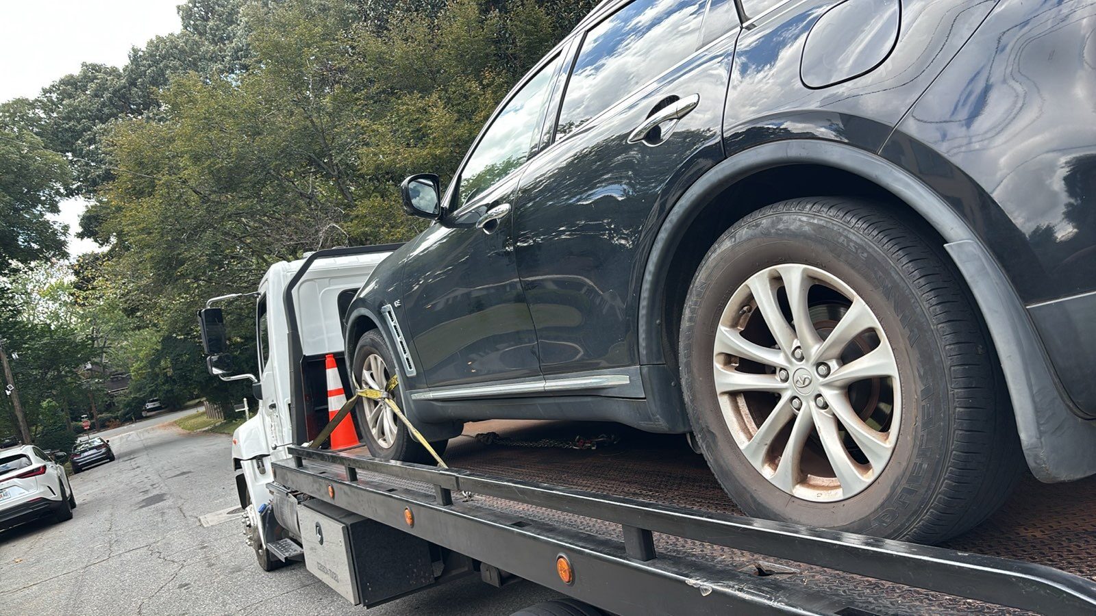 Professional towing service by Out A Jam Towing Service LLC