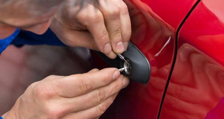 Car lockout roadside assistance